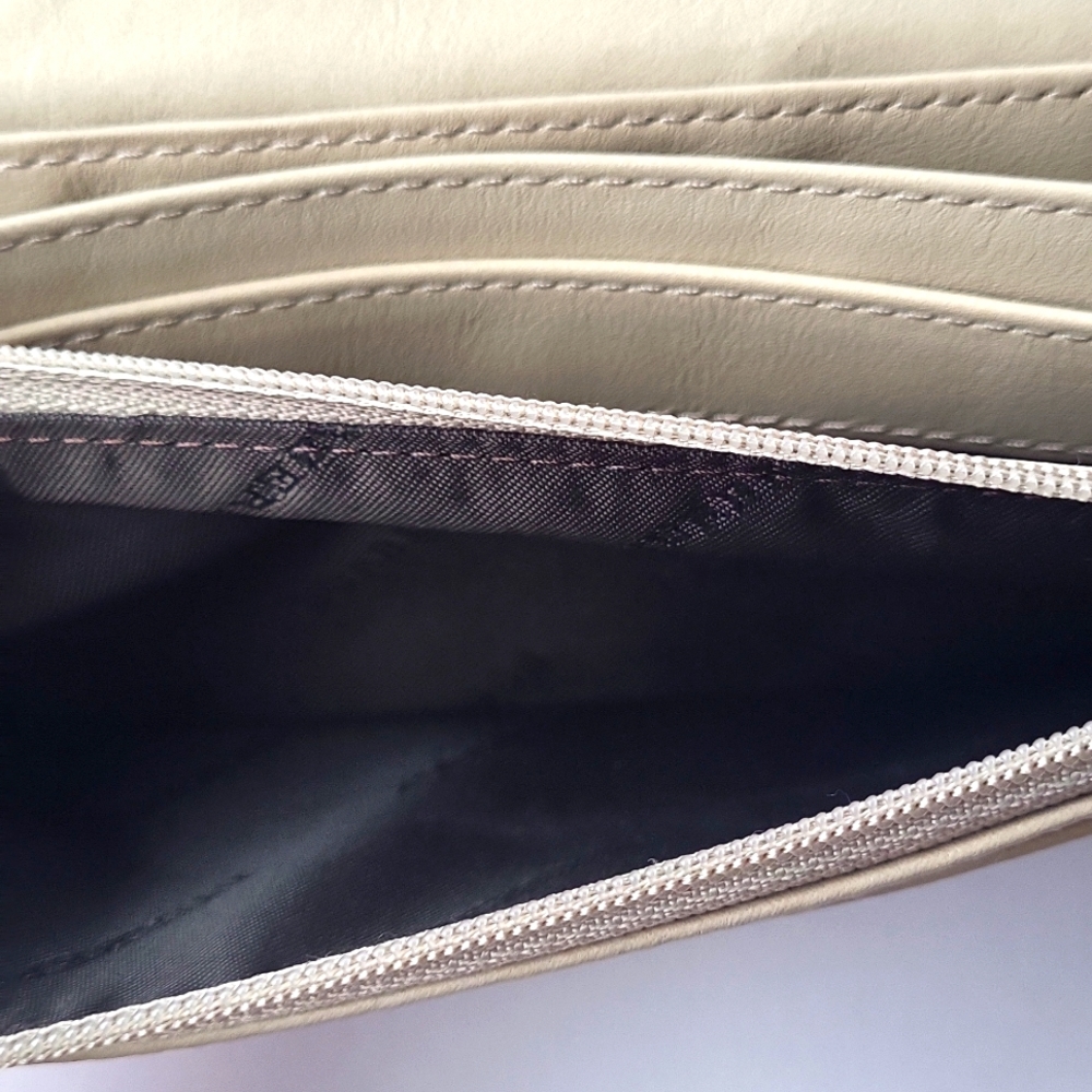 BURBERRY Smoked Check Continental Wallet - Picture 6 of 9